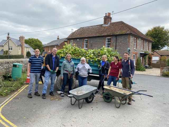 St Mary's Kintbury, Churchyard Cleanup (1)